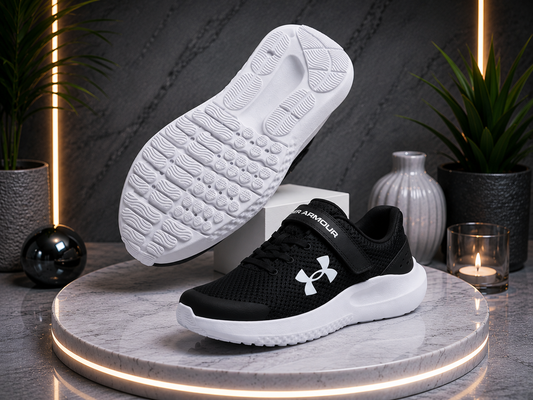 Under Armour UA BPS Surge 4 AC Baskets Running Enfant – Noir